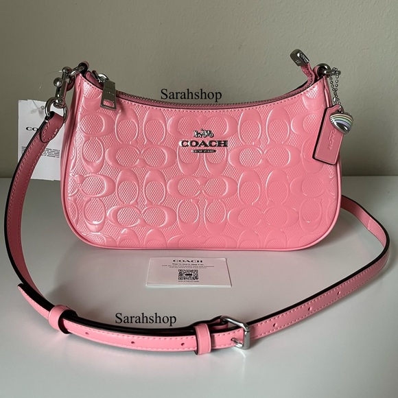 Coach Handbags - ✅Coach Teri Shoulder Bag In Signature Leather With Heart Charm